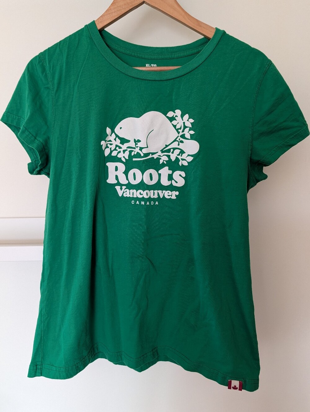 Roots Canada Vancouver Logo Tee Women's Large Fitted Bright Green EUC Cotton